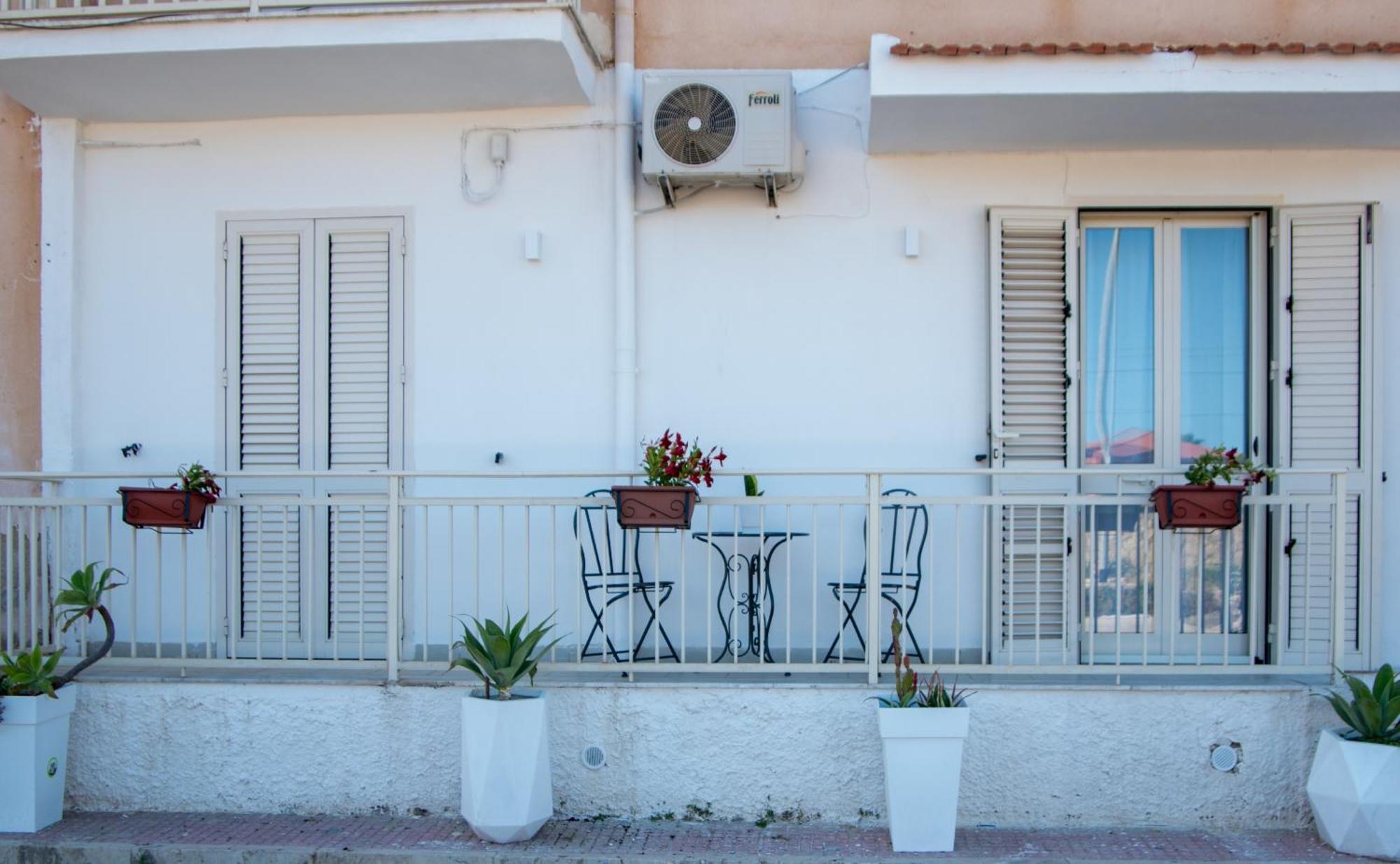 Casa Vacanze La Casetta Di Zinu' ปอร์โต เอมเปโดเกล ภายนอก รูปภาพ